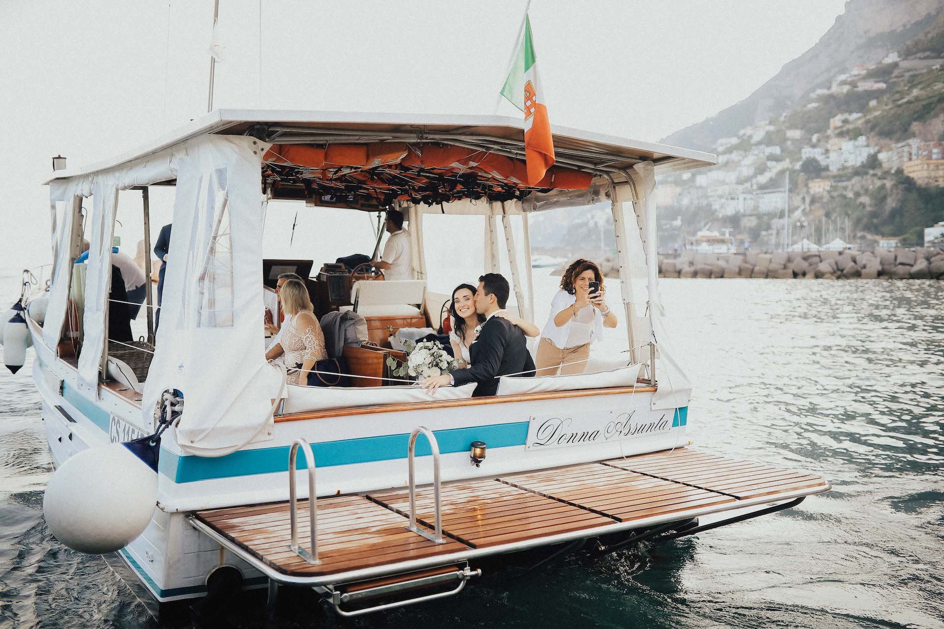 Micro wedding in Amalfi with a boat tour along the Amalfi coast